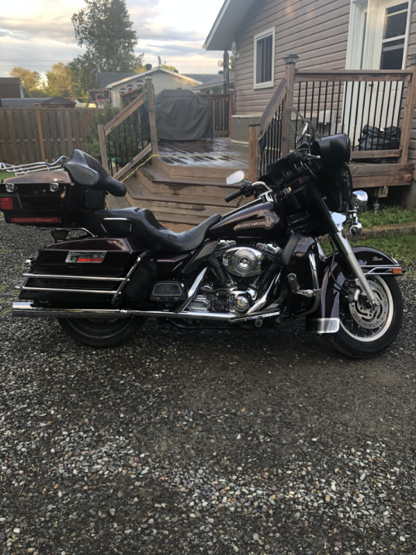 2005 Harley Davidson Touring in Touring in North Bay - Image 2