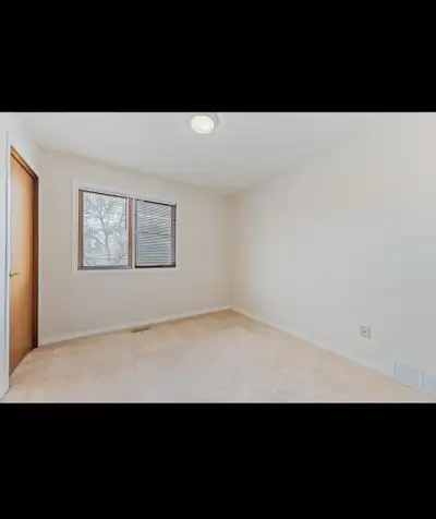 Spacious Rooms for Rent – Southdale, Winnipeg
