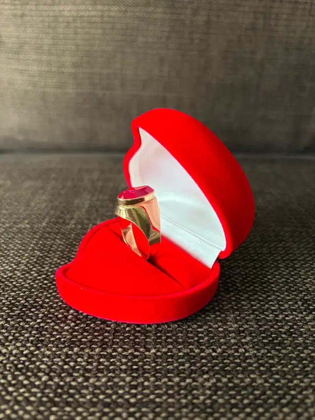 Solid 14K Gold Oval Ruby Majesty Ring in Jewellery & Watches in Downtown-West End - Image 2
