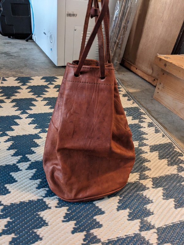 Leather purse in Women's - Bags & Wallets in Campbell River