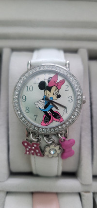 Belle montre Minnie Mouse  de disney neuve