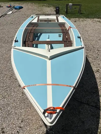 CL 16 Sailboat in EXCELLENT condition with 3.3 hp Mercury motor and Easy Hauler trailer! - Boat is i...