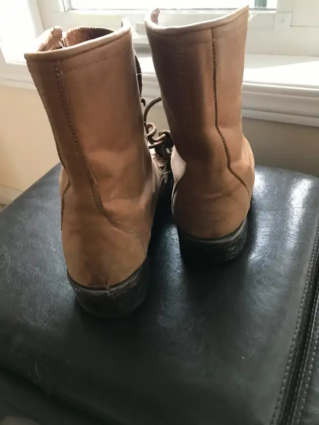 Women’s Laredo Lace-Up Ropers, tan in colour - Size 8 1/2 Used G62864365269251122