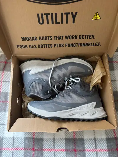 Size 7 Women's waterproof hiking boots. Grey and light grey colour. New in box. KEEN Utility footwea...