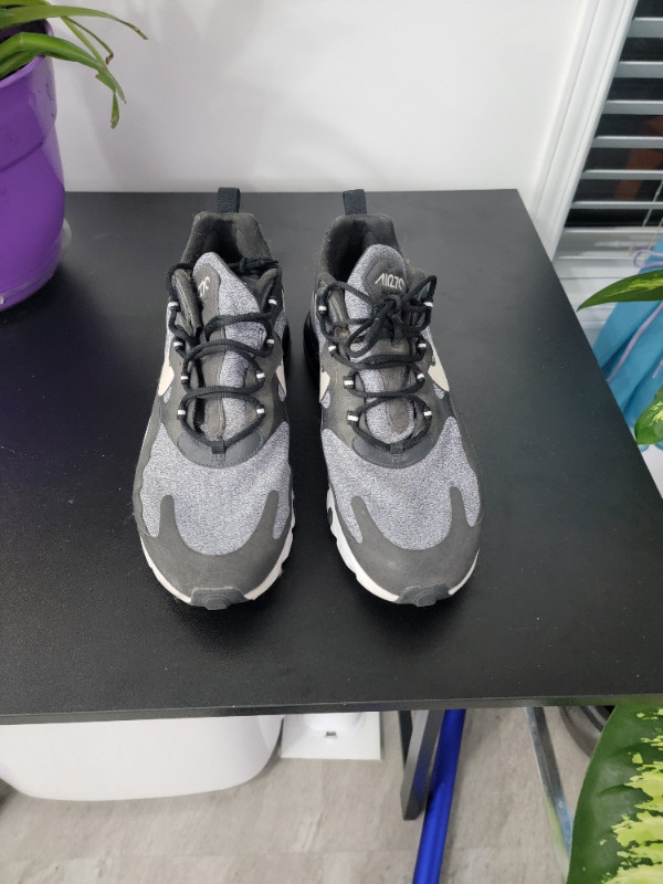 Nike Air Max 270/10.5 in Men's Shoes in Belleville - Image 2