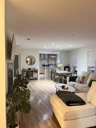 Lease Takeover – Unfurnished 2 Bed + Den, 2 Bath Apartment + FREE First Month's Rent! 39 Seapoint Ro...