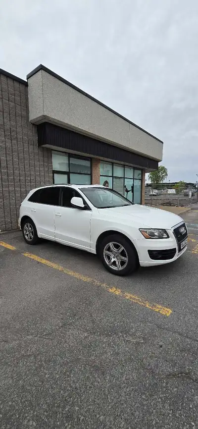 Fully loaded with key less ,heated seats front and back ,push button with starter. Engine A1 . Panar...