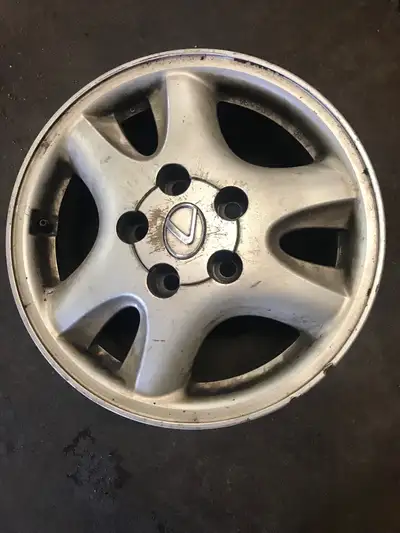 1992-1996 Lexus wheel rims (15x6), alloy - used - only one - light scratches. with cap