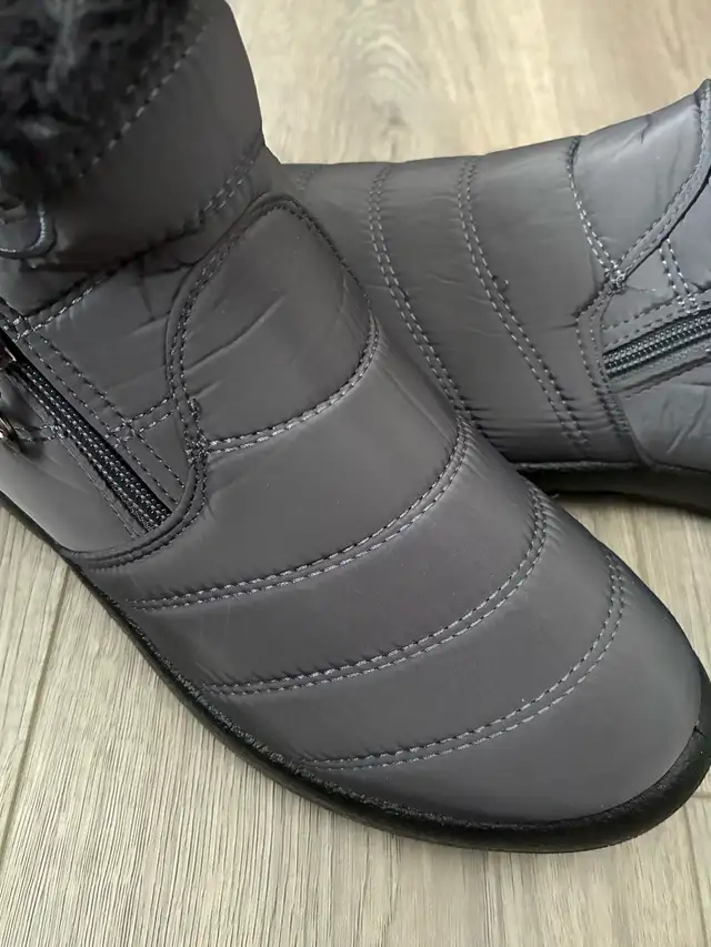 Women’s ankle boots in Women's - Shoes in Calgary - Image 5