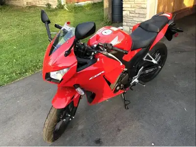 Well maintained; very good condition; a few minor scrapes. Accessories (for purchase): 2 helmets, mo...