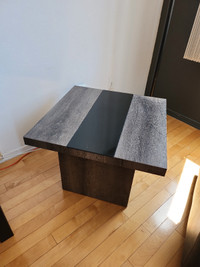 Table de salon basse gris noir 23x23po $100.00