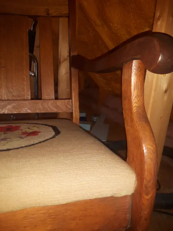Antique oak rocking chair perfect condition62863285208835122