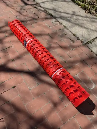 New in roll. Made from durable, weather-resistant plastic, this safety fence is perfect for various...