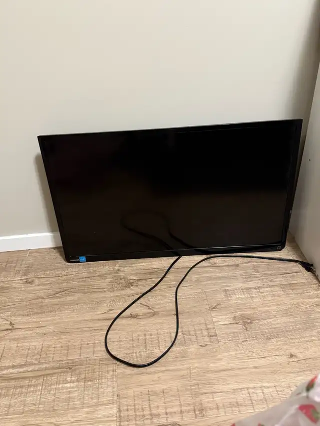 32 inch Toshiba tv,  in TVs in Kamloops - Image 2