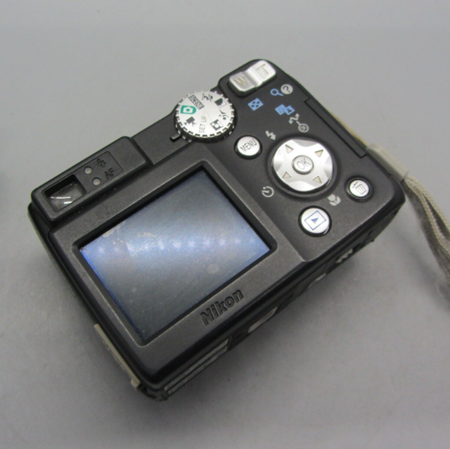 Nikon Coolpix 7600 Compact 7.1MP Digital Camera in Cameras & Camcorders in City of Toronto - Image 6