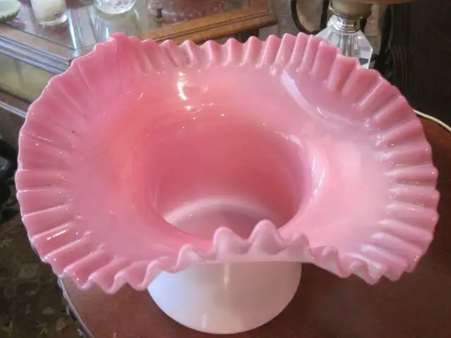 Fenton Peach Crest Glass in Arts & Collectibles in Fredericton - Image 5