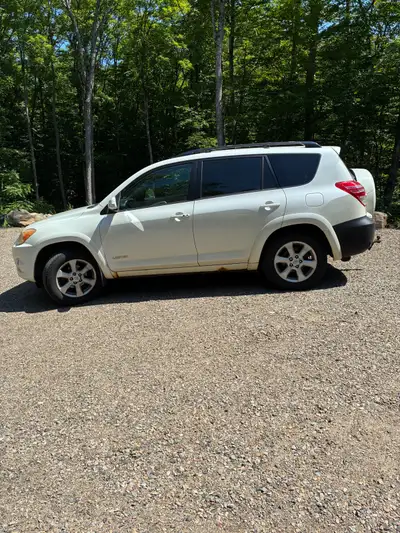 6 Cylinder engine runs powerfully 285,500 kms Converter, Exhaust and muffler installed new in Januar...