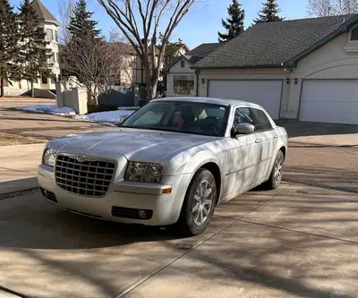 Selling my 2009 Chrysler 300 with only a little over 106,335km which is very low for the year. The c...