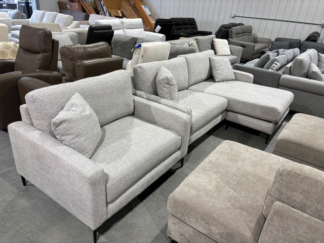 Oversized chair and reversible sofa chaise in Couches & Futons in Winnipeg - Image 2