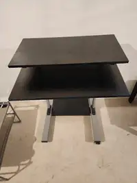 Compact computer desk