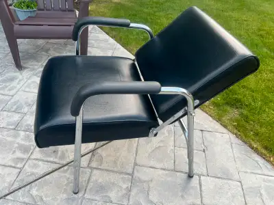 Reclining Salon Chair , good used condition, Measures approx 21 3/4" W across armrests, seat is 16.5...