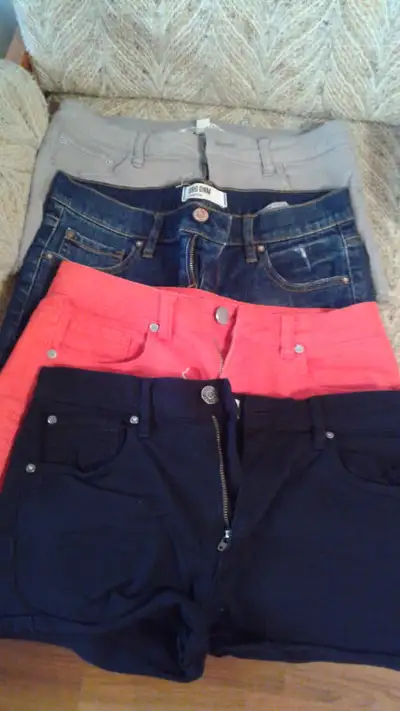 Shorts jean stretch XS; S et M - 3$ chaque, View more