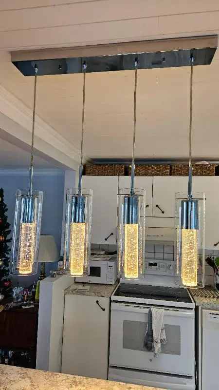 Light Fixture-4 lamp pendant in Indoor Lighting & Fans in West Island - Image 3