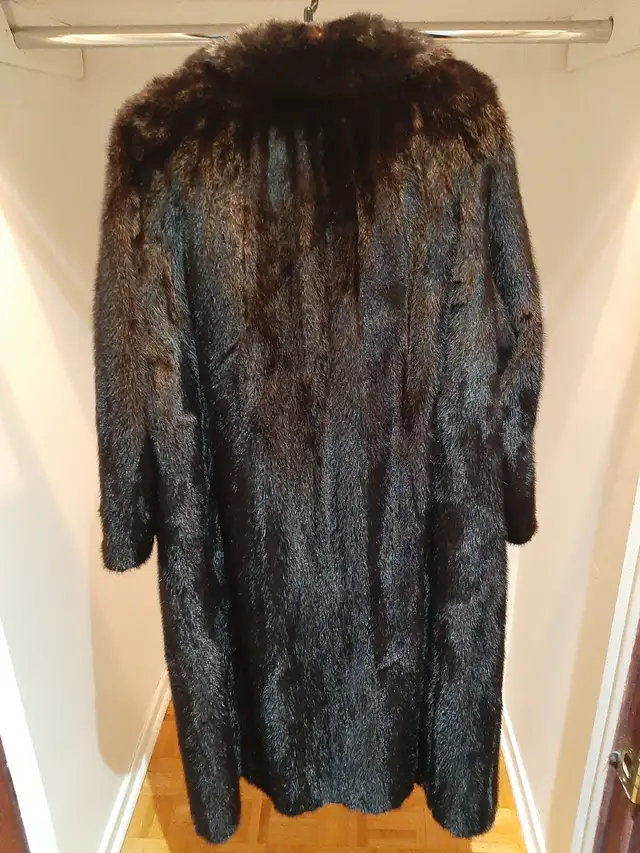 Mink coats - manteaux de vison in Women's - Tops & Outerwear in City of Montréal - Image 4