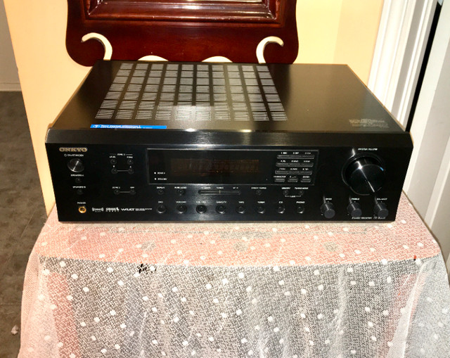 Onkyo 100 WPC Stereo Receiver w/ Phono, Sub, 2 Zone TX-8555 in Stereo Systems & Home Theatre in Ottawa