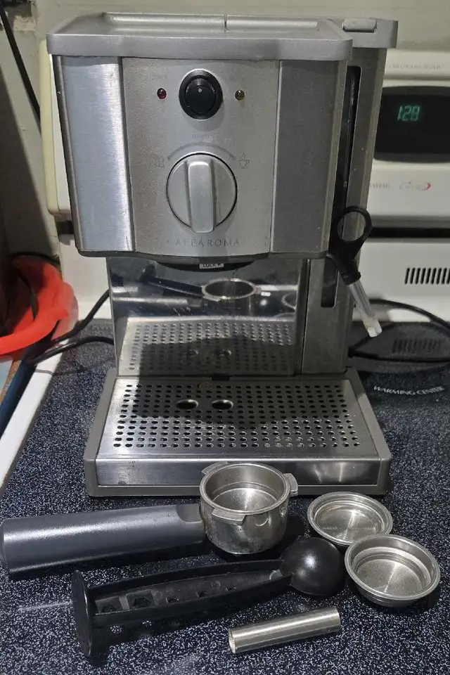 Breville Coffee Expresso Machine in Coffee Makers in Mississauga / Peel Region - Image 4