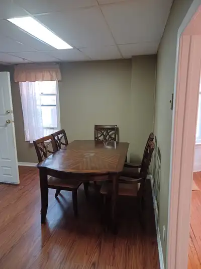 This cozy one-bedroom apartment in Oshawa is close to all amenities. The unit is in good condition,...