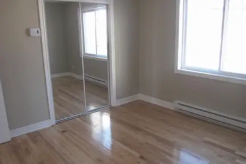 5 1/2 *well lit apartment for rent - Semi basement - Large windows * in 6plx family oriented * large...