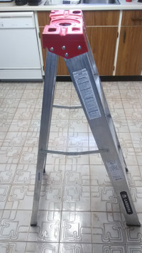 4 feet aluminium ladder