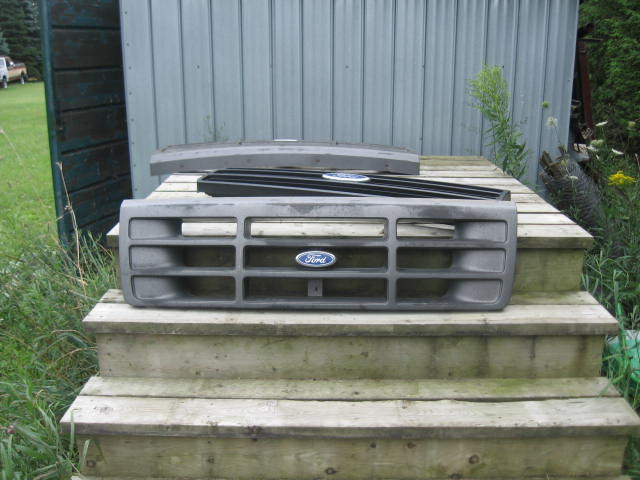 Ford f series grill 1992-97 in Auto Body Parts in Kitchener / Waterloo