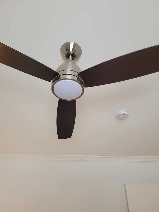 GE ceiling fan with light in Indoor Lighting & Fans in City of Toronto - Image 2