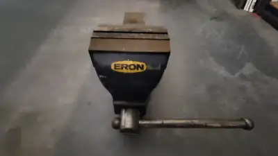 Heavy Duty 4.5 inch Eron Bench Vise, View more