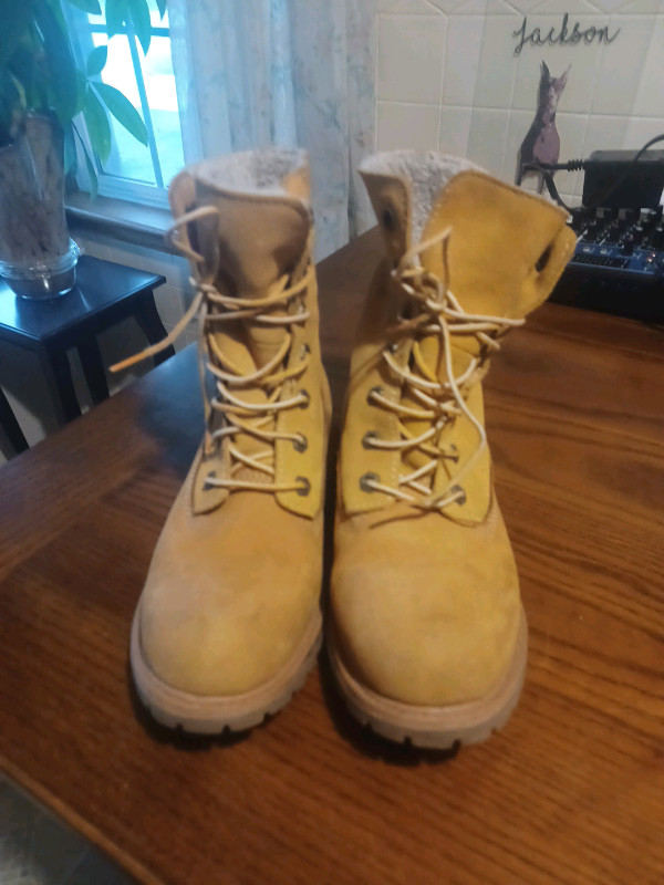 Women's Timberland size 7 waterproof winter boots in Women's - Shoes in St. Catharines - Image 2