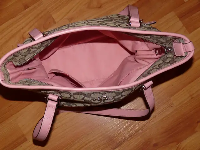 Coach Purse in Women's - Bags & Wallets in Sudbury - Image 4