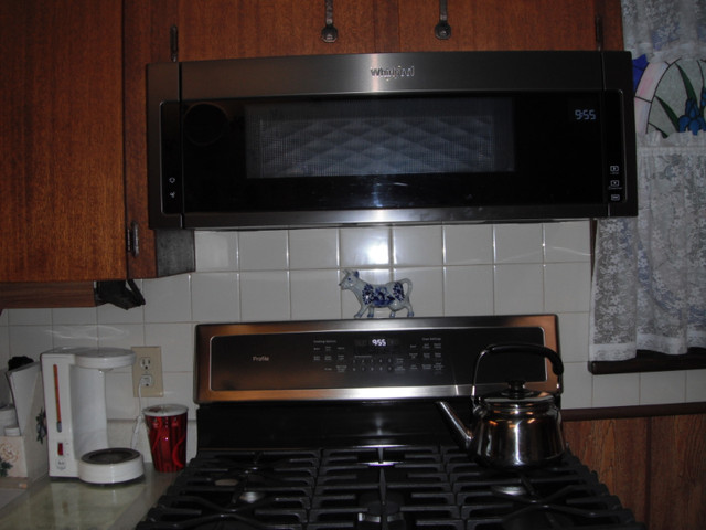 WHIRLPOOL LOW PROFILE MICROWAVE in Microwaves & Cookers in Hamilton