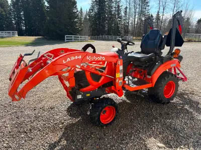 20254Kubota BX2380 Compact 4x4 Tractor Diesel engine, 4WD 350 hours With attachments ... - Loader (B...