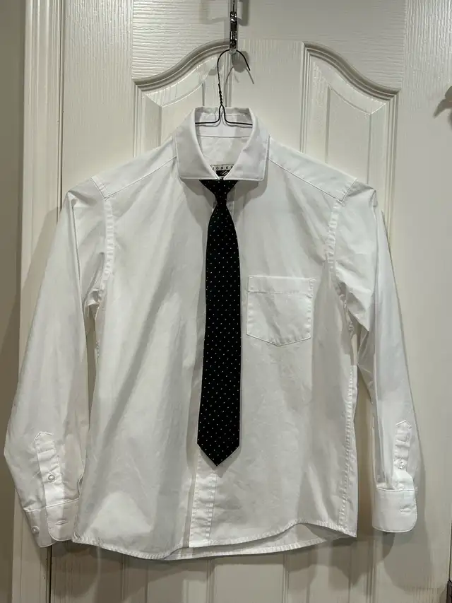 Boy’s Michael Kors 2-piece  Suit,  Dress Shirt/Belt/Tie bundle in Kids & Youth in Calgary - Image 8