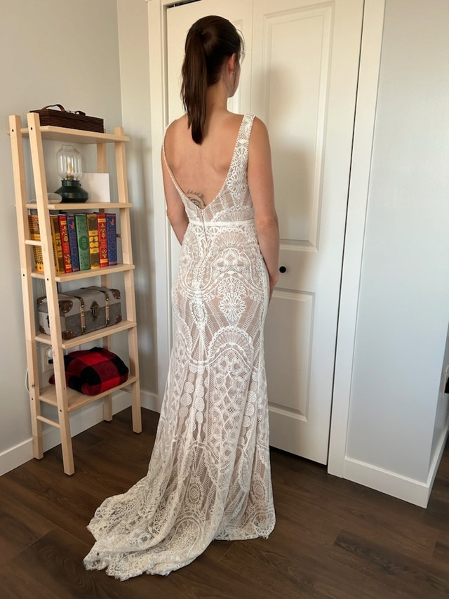 Size 0 Geometric Lace Wedding dress dans Mariage  à Bedford - Image 3