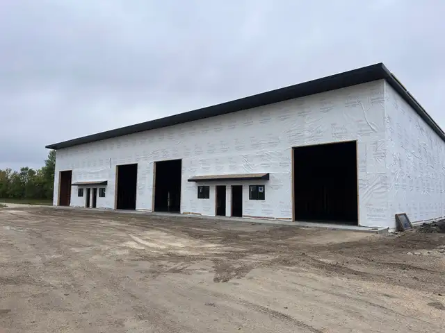 1550 sq ft shop Bay