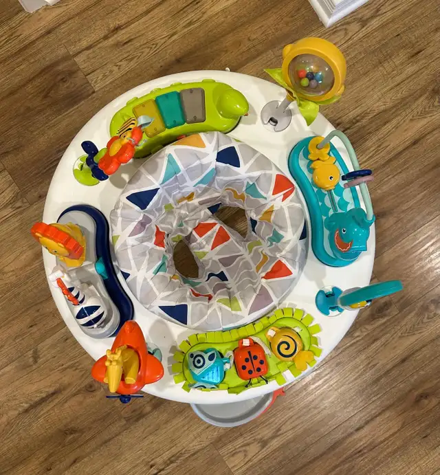 Baby Activity Centre in Toys in Ottawa - Image 3