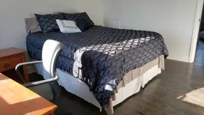 Chambre meublée pour homme.