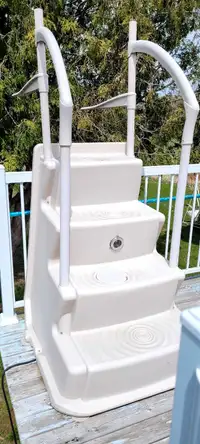 Escalier de piscine hors terre 