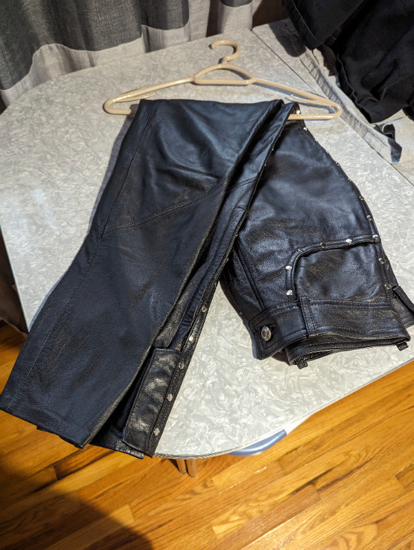 Women's Blk Leather Genuine Harley Pants in Women's - Bottoms in Edmonton - Image 2