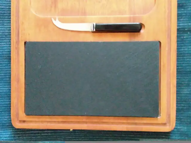 Large Cheese Board with 2 Slabs of Slate & 2 Knives in Kitchen & Dining Wares in Oshawa / Durham Region - Image 4