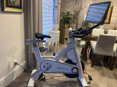 Vélo stationnaire haut de gamme, View more