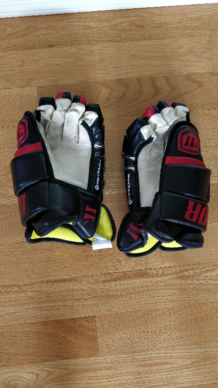 Warrior Franchise Hockey Gloves Sr 14" in Hockey in Nanaimo - Image 2